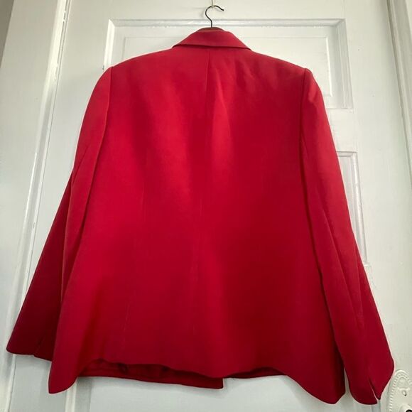 Le Suit Petite Red Blazer w/ Black Oval Buttons - Picture 11 of 12